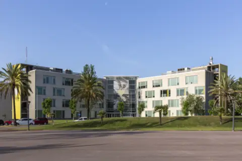 Edificio en Plaça del Pla de l'Estany, 5