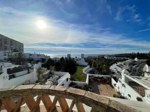 Chalet adosado en calle Ronda del Golf Este