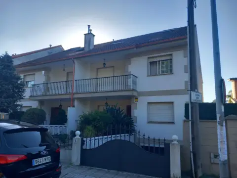 Chalet pareado en Avenida de Cornazo