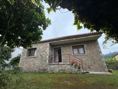 Chalet unifamiliar en Carril (Casco Urbano)