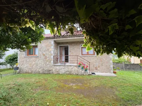 Chalet unifamiliar en Carril (Casco Urbano)