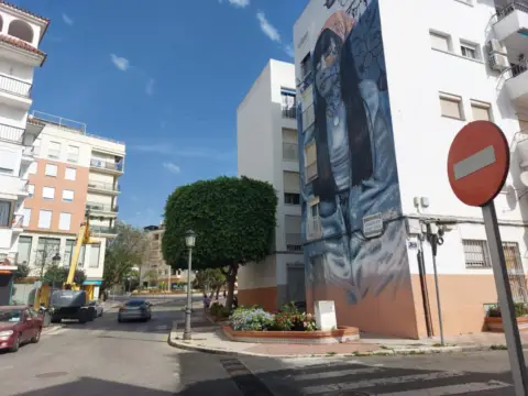 Local comercial en calle Isabel Simon Al Lado de Edif. los Verdiales