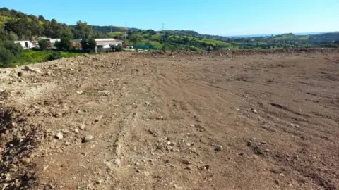 Terreno en Camino Pedregales