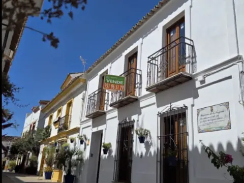 Casa adosada en calle de la Botica