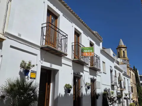 Casa adosada en calle de la Botica