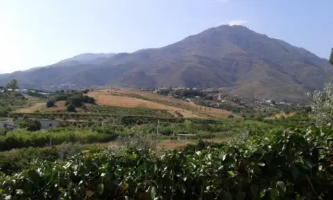 Terreno en calle Camino de los Pedregales