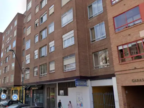 Local comercial en Avenida de la Constitución Española