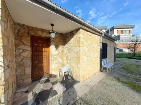 Chalet pareado en Fuentecillas-Yagüe-Villalonquéjar