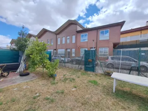 Chalet adosado en Villatoro-Villafría-Castañares-La Ventilla