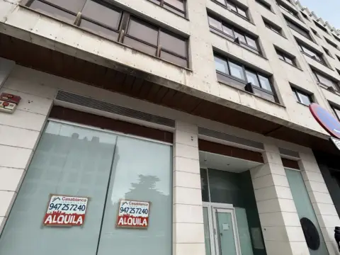Local comercial en Avenida de la Paz