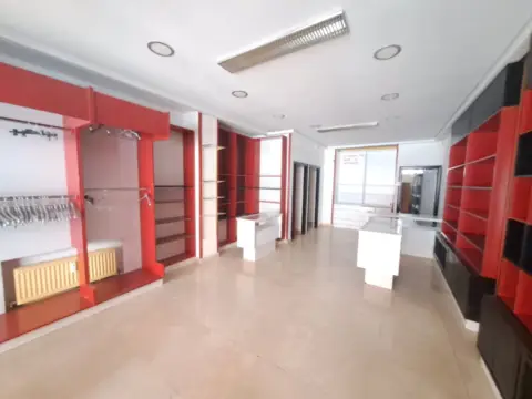 Local comercial en Avenida de Vena