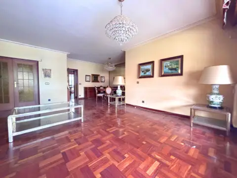Piso en Avenida de los Reyes Católicos