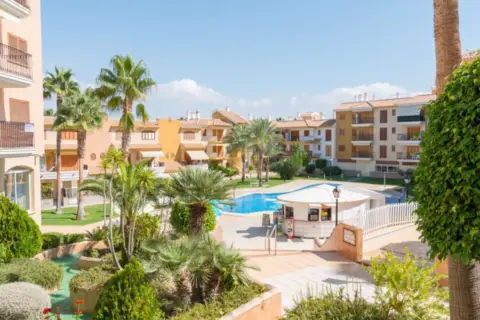 Apartamento en calle Alfarero I. Lario