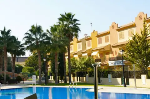 Local comercial en Urb. Pueblo Salado