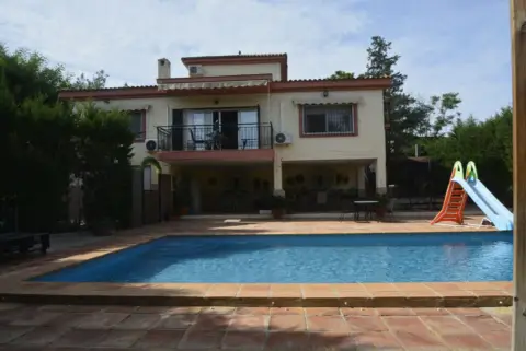 Chalet unifamiliar en Urbanización El Coto