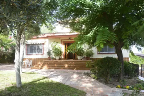 Chalet unifamiliar en Urbanización El Coto