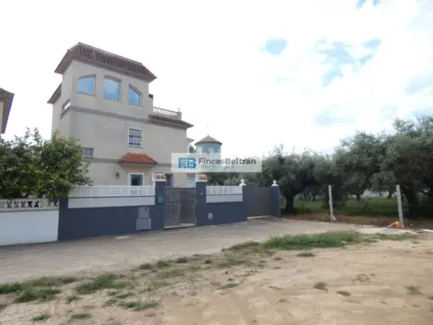 Chalet unifamiliar en calle Valencia