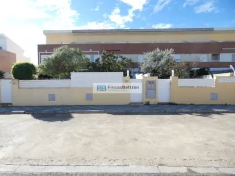 Casa adosada en Avinguda Mediterrània