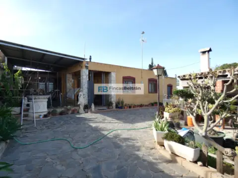Chalet rústico en Camino de los Moliners