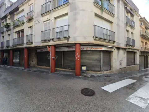 Local comercial en Carrer Camí Ral, 52