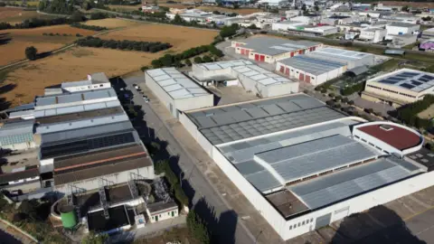 Nave industrial en Avinguda de l'Empordà, 35
