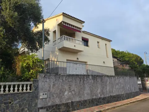 Casa en calle Montsant