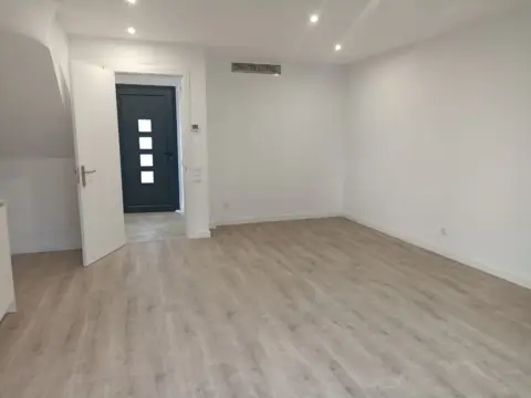 Casa adosada en Avinguda de Santa Coloma, 115