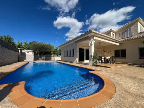 Casa unifamiliar en Carrer de les Orquídies