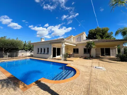 Casa unifamiliar en Carrer de les Orquídies
