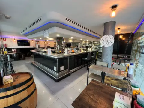 Local comercial en Avinguda del Mossèn Jaume Soler, 39