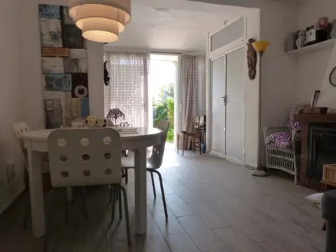 Casa adosada en calle  Rosella