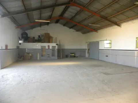 Nave comercial en Pedanias y Noroeste