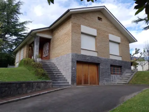 Chalet unifamiliar en Avenida de los Monumentos, 16