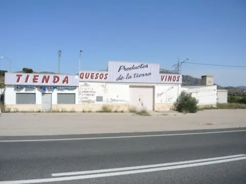 Nave industrial en Jumilla