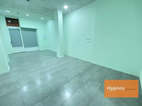 Local comercial en Avenida de los Reyes Católicos