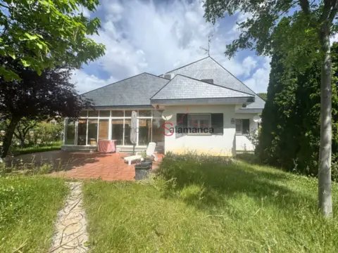 Chalet unifamiliar en calle del Castaño