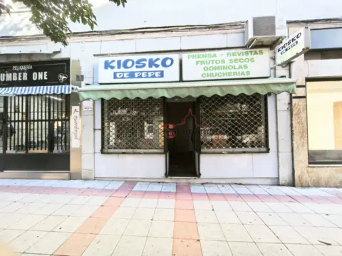 Local comercial en calle de las Acacias