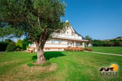 Chalet unifamiliar en calle de la Arnia
