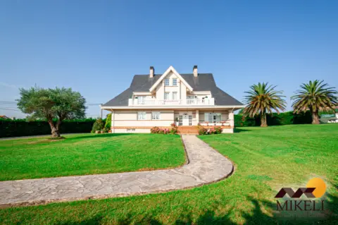Chalet unifamiliar en calle de la Arnia