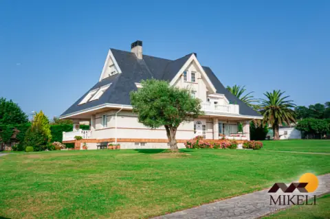Chalet unifamiliar en calle de la Arnia