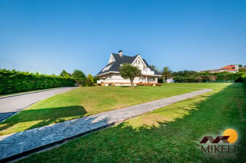 Chalet unifamiliar en calle de la Arnia
