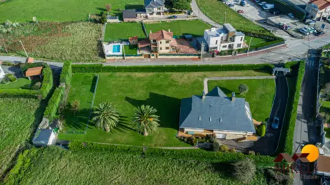 Chalet unifamiliar en calle de la Arnia
