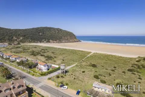 Chalet unifamiliar en Avenida de Berría Primera