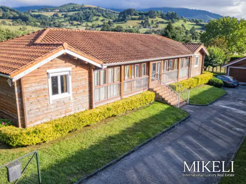 Casa en calle de la Carretera General