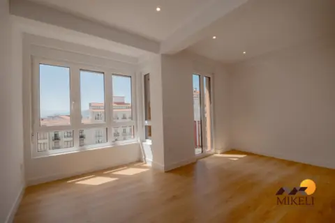 Piso en Avenida de la Reina Victoria, 47