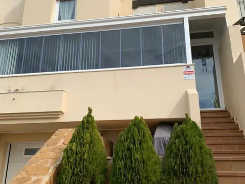 Casa adosada en calle Mesano