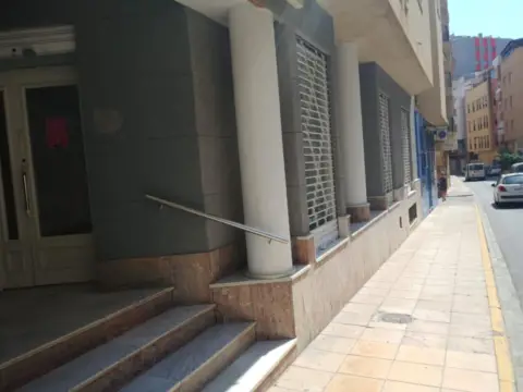 Local comercial en calle de Jacinto Benavente