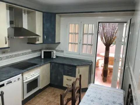 Casa adosada en calle Arquitecto julian laguna