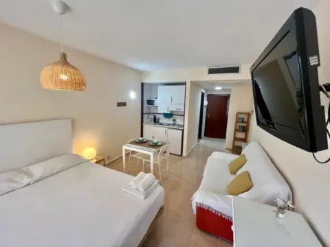 Estudio en calle Salado