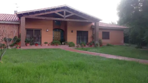 Chalet en Urbanización Plan de Abaria